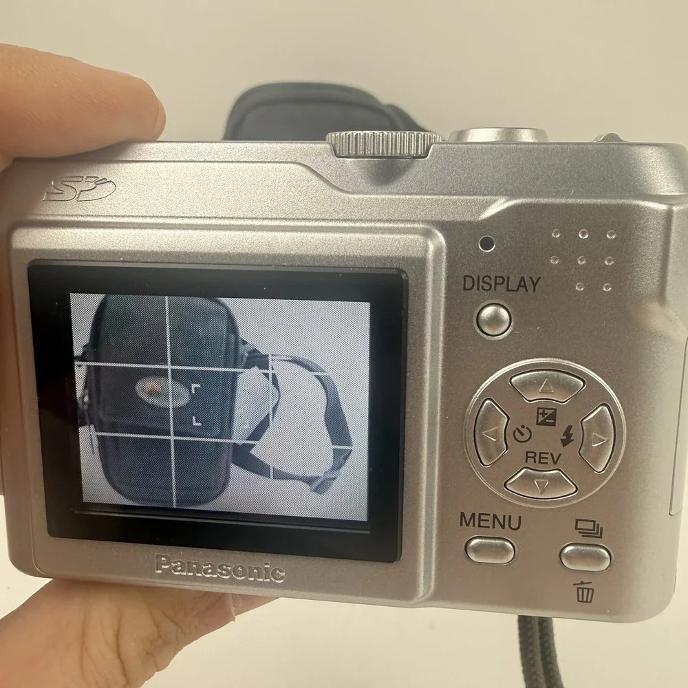 Panasonic Lumix DMC-LZ1 Silver 4.0MP Digital Camera Case SD Card Tested Working